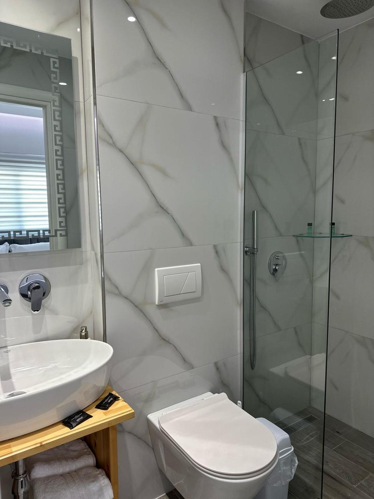 Luxury Villa Alisja Sarande With Private Beach Bagian luar foto