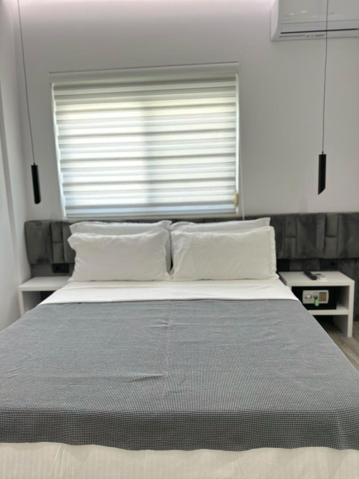 Luxury Villa Alisja Sarande With Private Beach Bagian luar foto